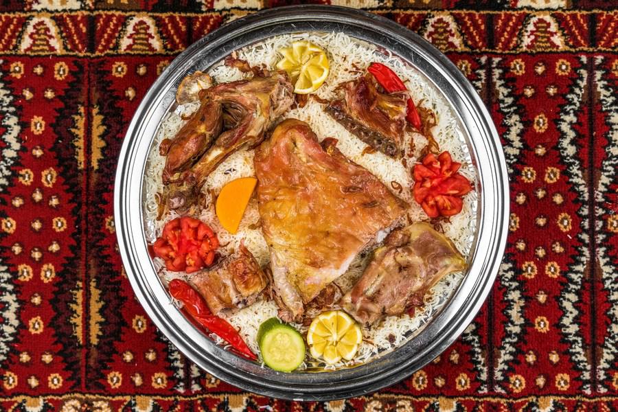 التوصيل من مطاعم ومطابخ البيت الذهبي في الحزم هنقرستيشن